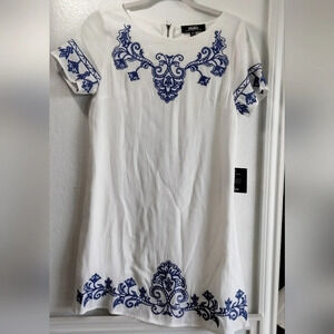 LuLu's Women's White knee length Dress Blue embroidery stitching XS